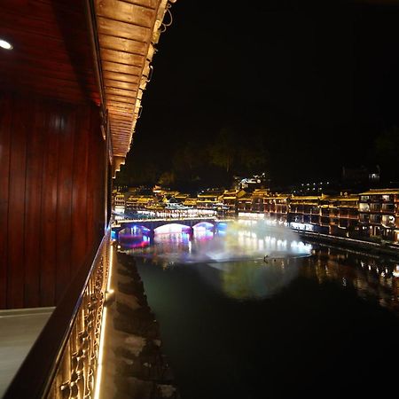 Fenghuang Ancient Town Lazy Cat Riverside Inn Ngoại thất bức ảnh