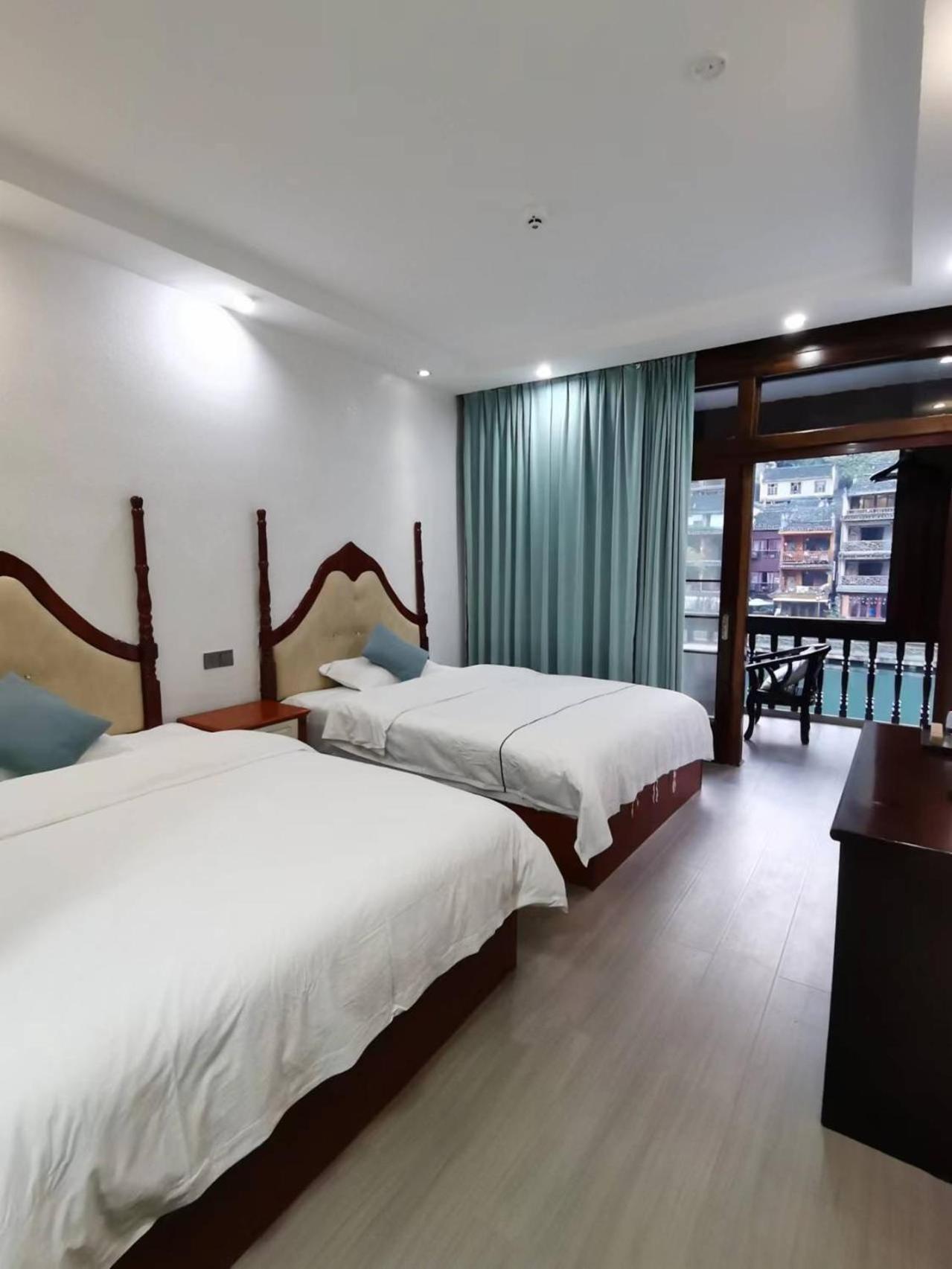 Fenghuang Ancient Town Lazy Cat Riverside Inn Ngoại thất bức ảnh