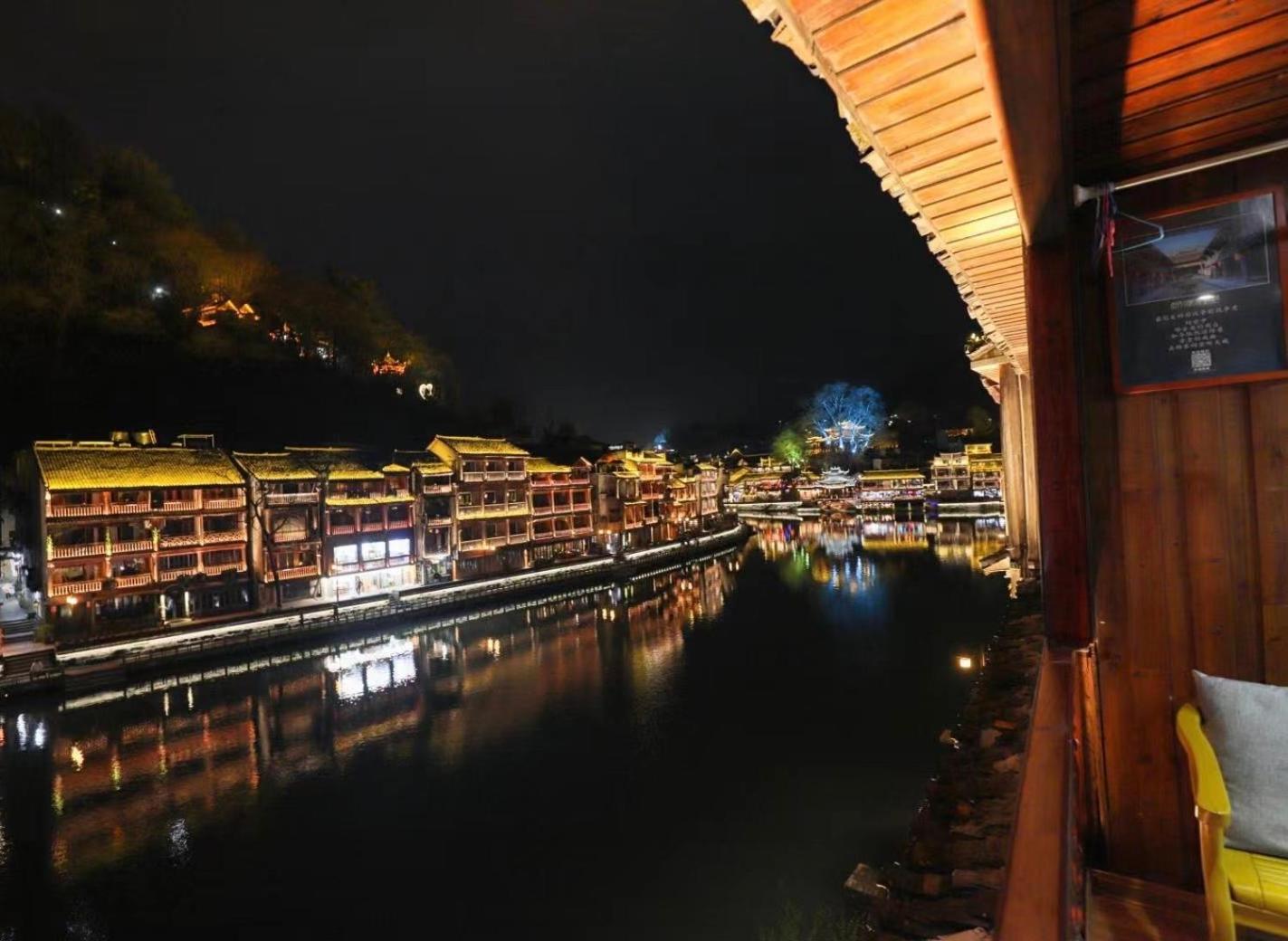 Fenghuang Ancient Town Lazy Cat Riverside Inn Ngoại thất bức ảnh