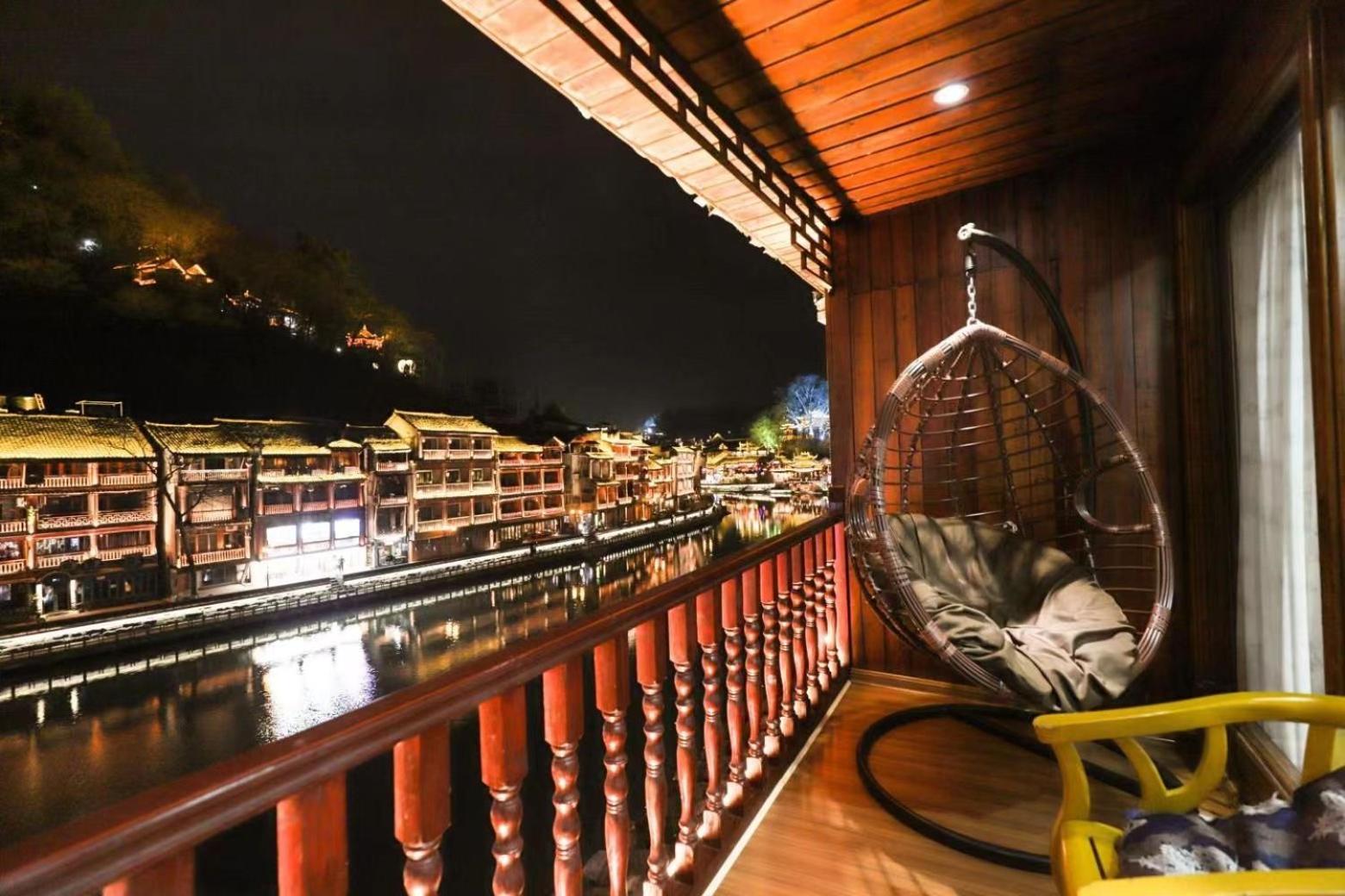 Fenghuang Ancient Town Lazy Cat Riverside Inn Ngoại thất bức ảnh