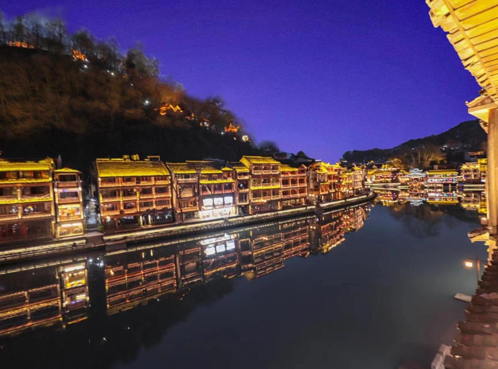 Fenghuang Ancient Town Lazy Cat Riverside Inn Ngoại thất bức ảnh