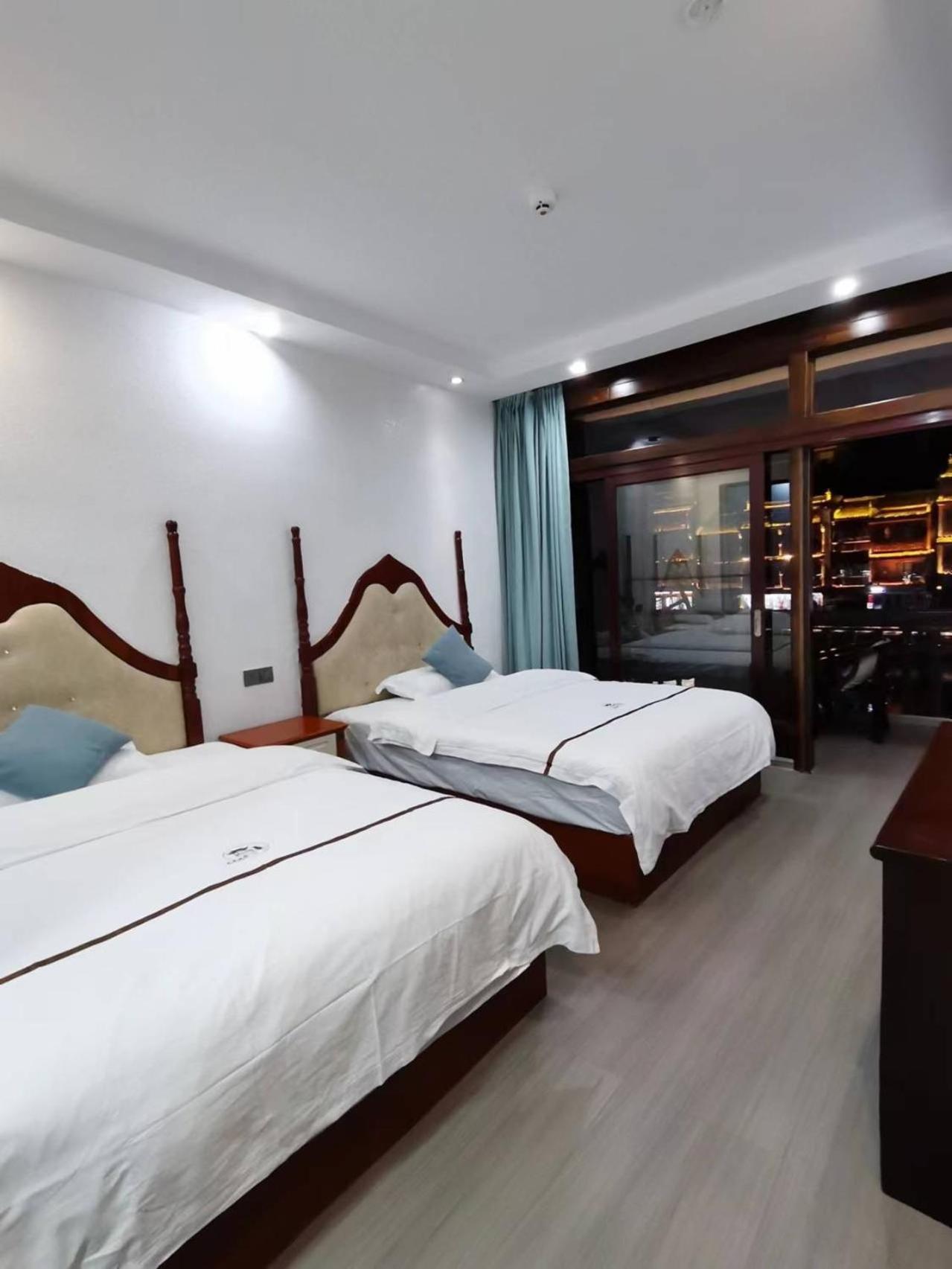 Fenghuang Ancient Town Lazy Cat Riverside Inn Ngoại thất bức ảnh