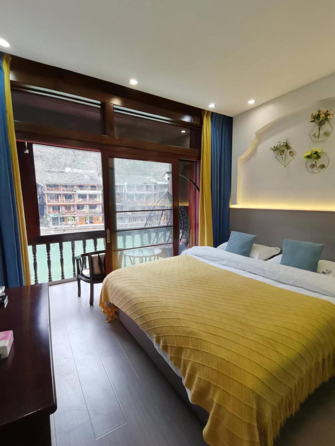 Fenghuang Ancient Town Lazy Cat Riverside Inn Ngoại thất bức ảnh