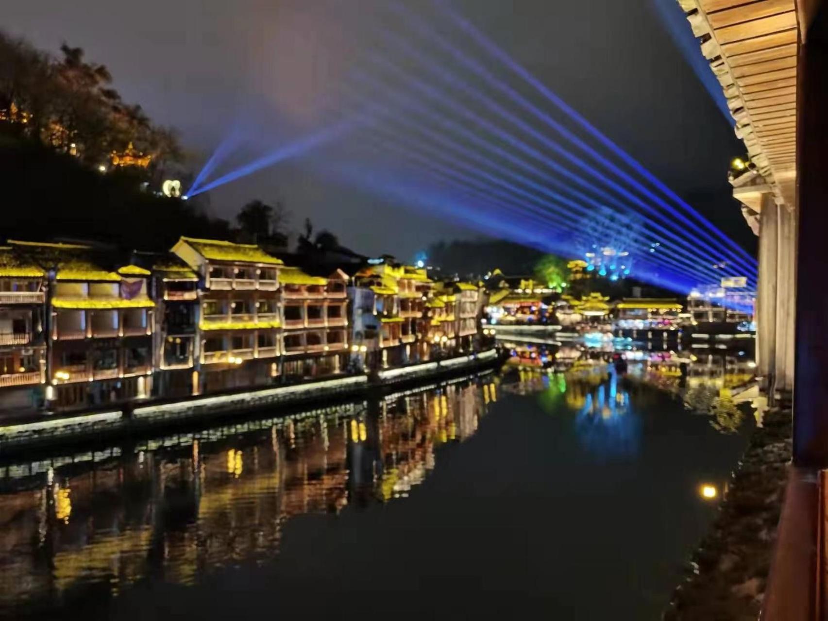 Fenghuang Ancient Town Lazy Cat Riverside Inn Ngoại thất bức ảnh