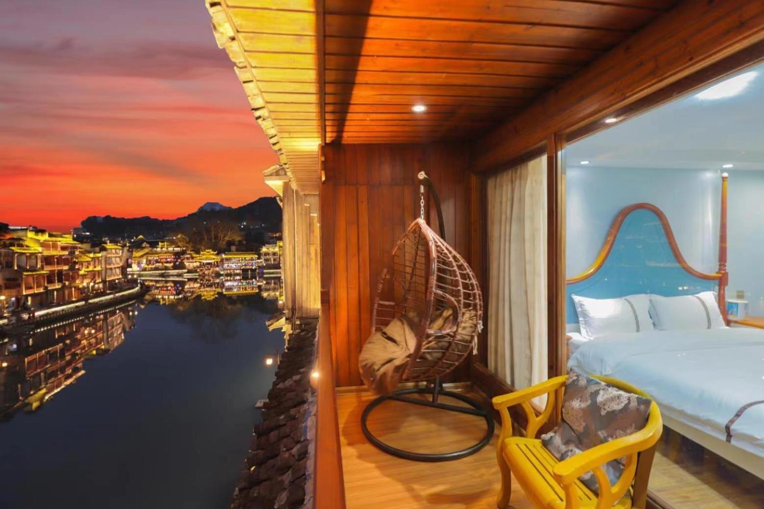 Fenghuang Ancient Town Lazy Cat Riverside Inn Ngoại thất bức ảnh