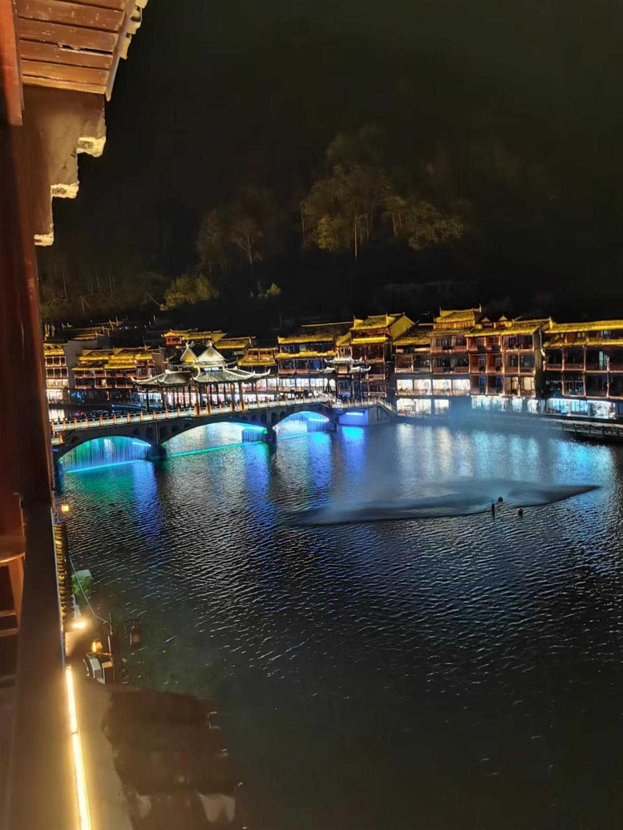 Fenghuang Ancient Town Lazy Cat Riverside Inn Ngoại thất bức ảnh