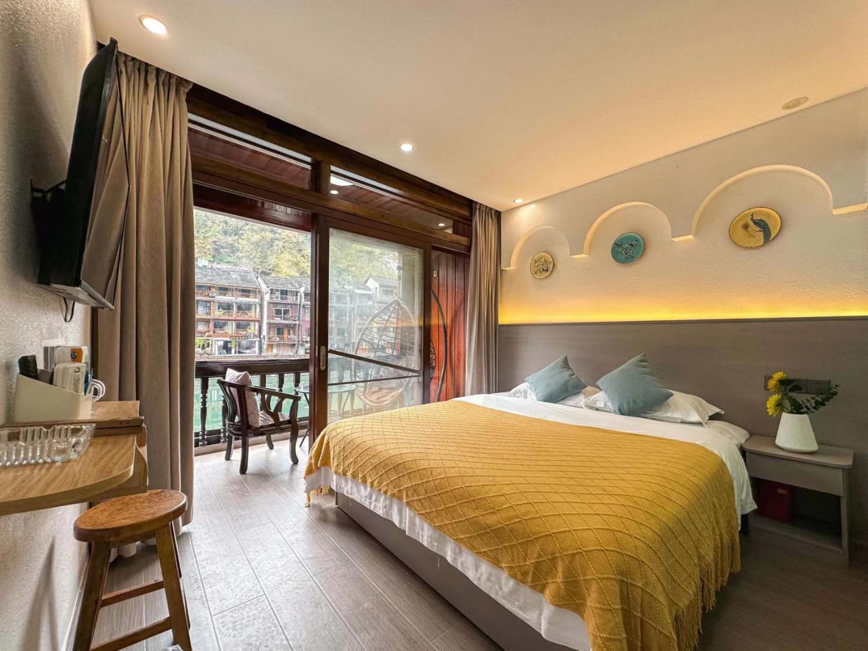 Fenghuang Ancient Town Lazy Cat Riverside Inn Ngoại thất bức ảnh