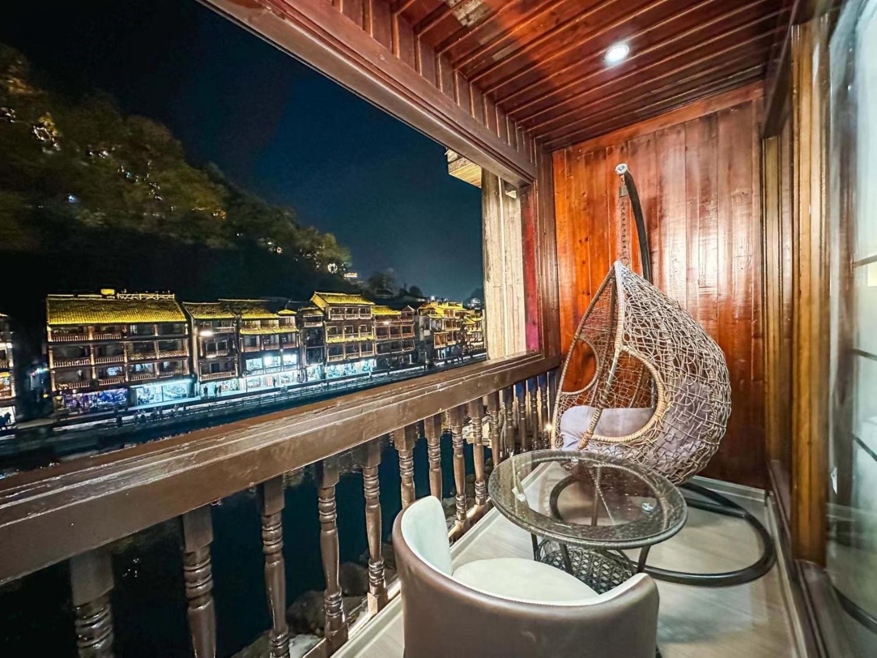 Fenghuang Ancient Town Lazy Cat Riverside Inn Ngoại thất bức ảnh
