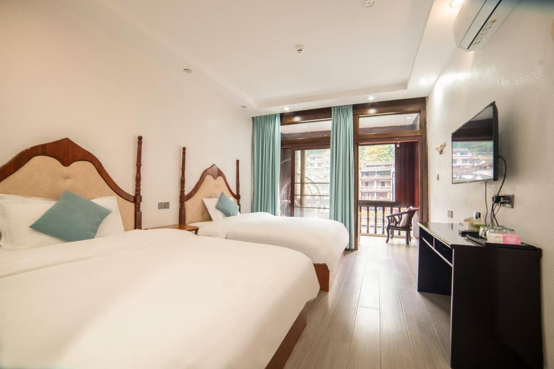 Fenghuang Ancient Town Lazy Cat Riverside Inn Ngoại thất bức ảnh