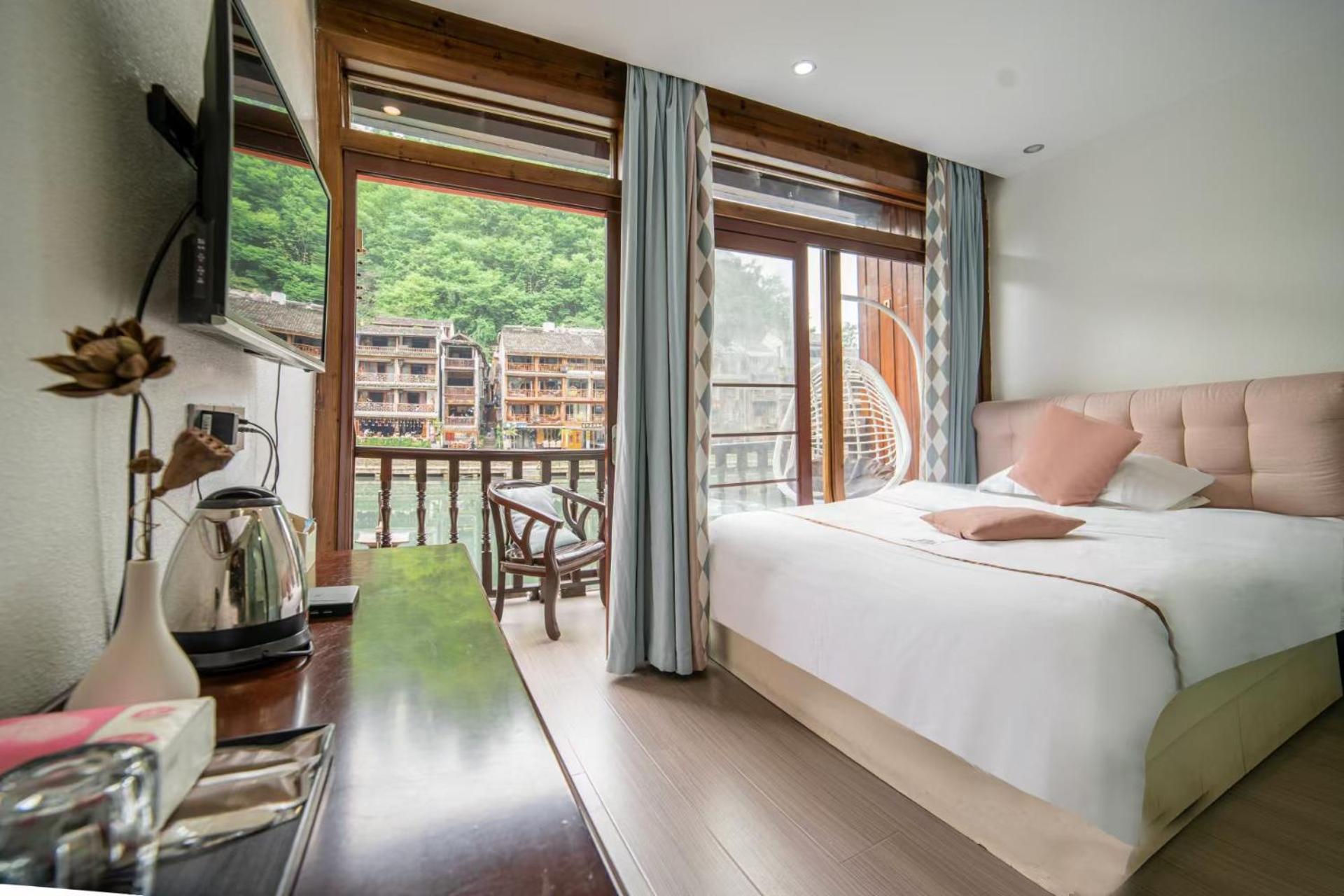 Fenghuang Ancient Town Lazy Cat Riverside Inn Ngoại thất bức ảnh
