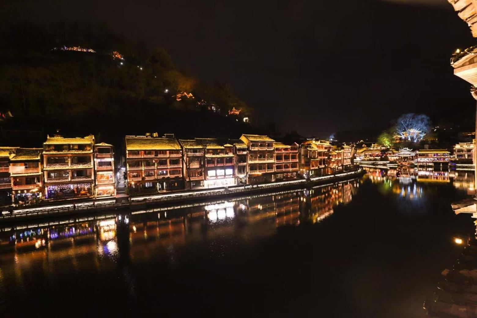 Fenghuang Ancient Town Lazy Cat Riverside Inn Ngoại thất bức ảnh