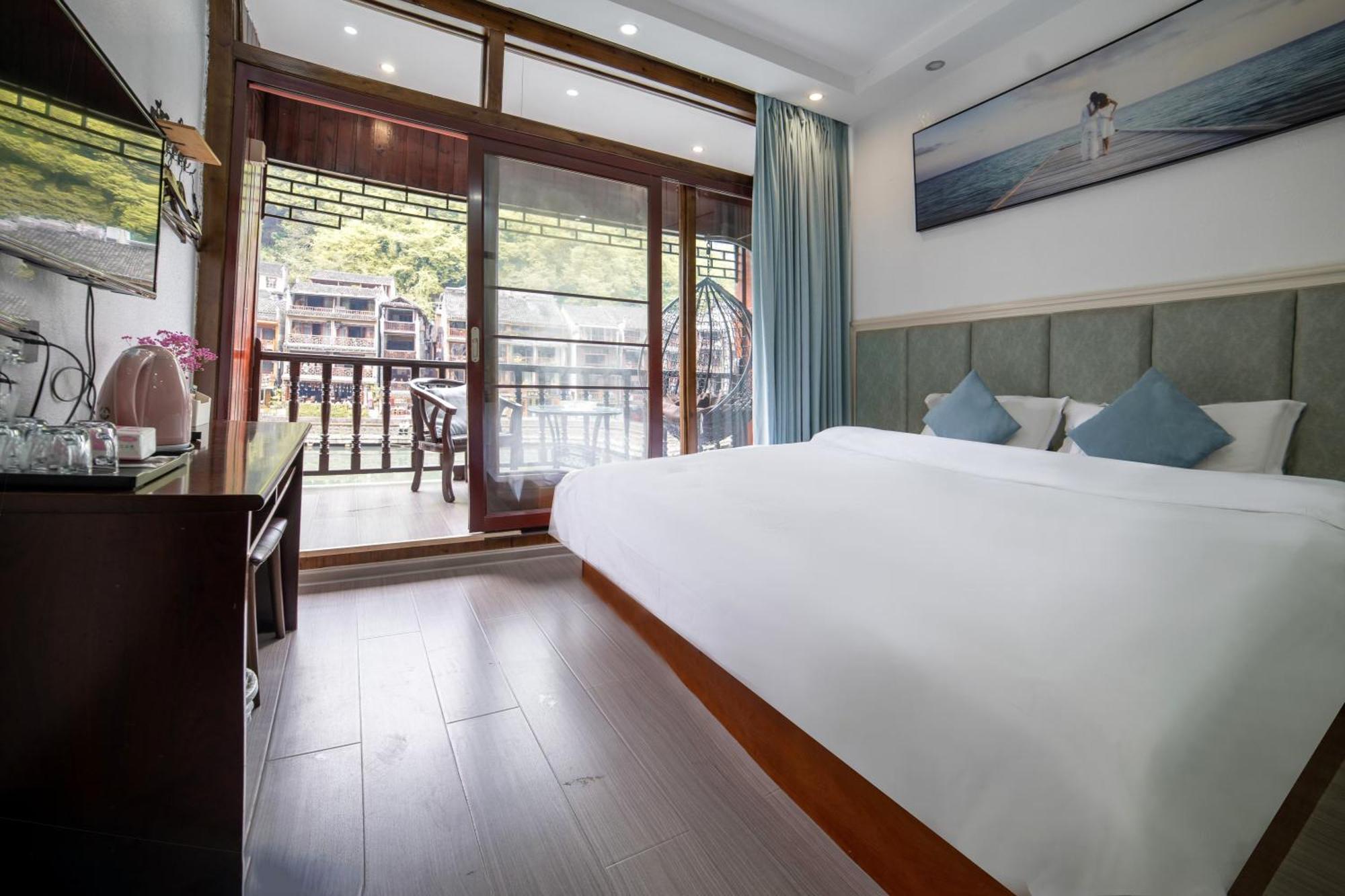 Fenghuang Ancient Town Lazy Cat Riverside Inn Ngoại thất bức ảnh