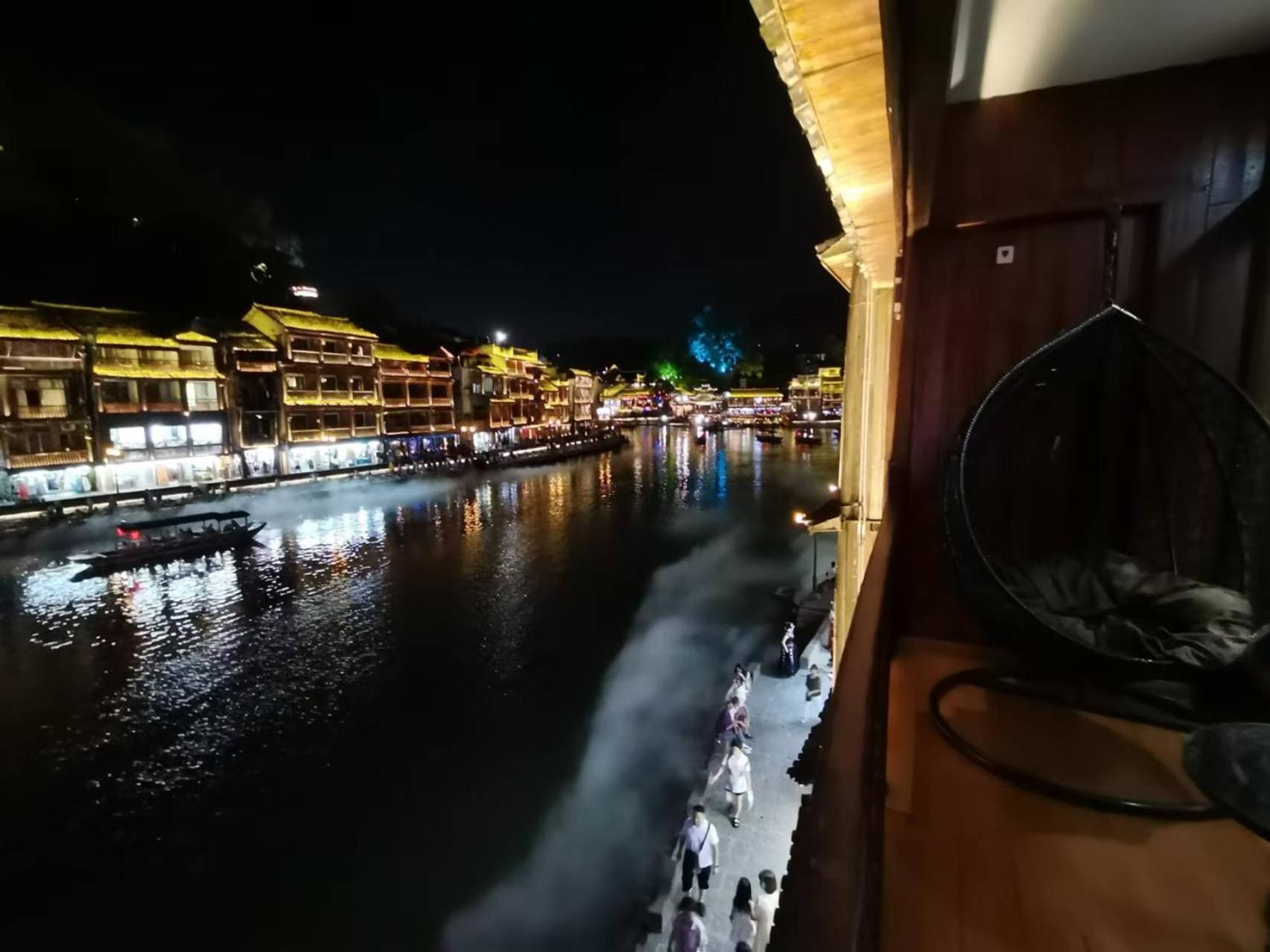 Fenghuang Ancient Town Lazy Cat Riverside Inn Ngoại thất bức ảnh
