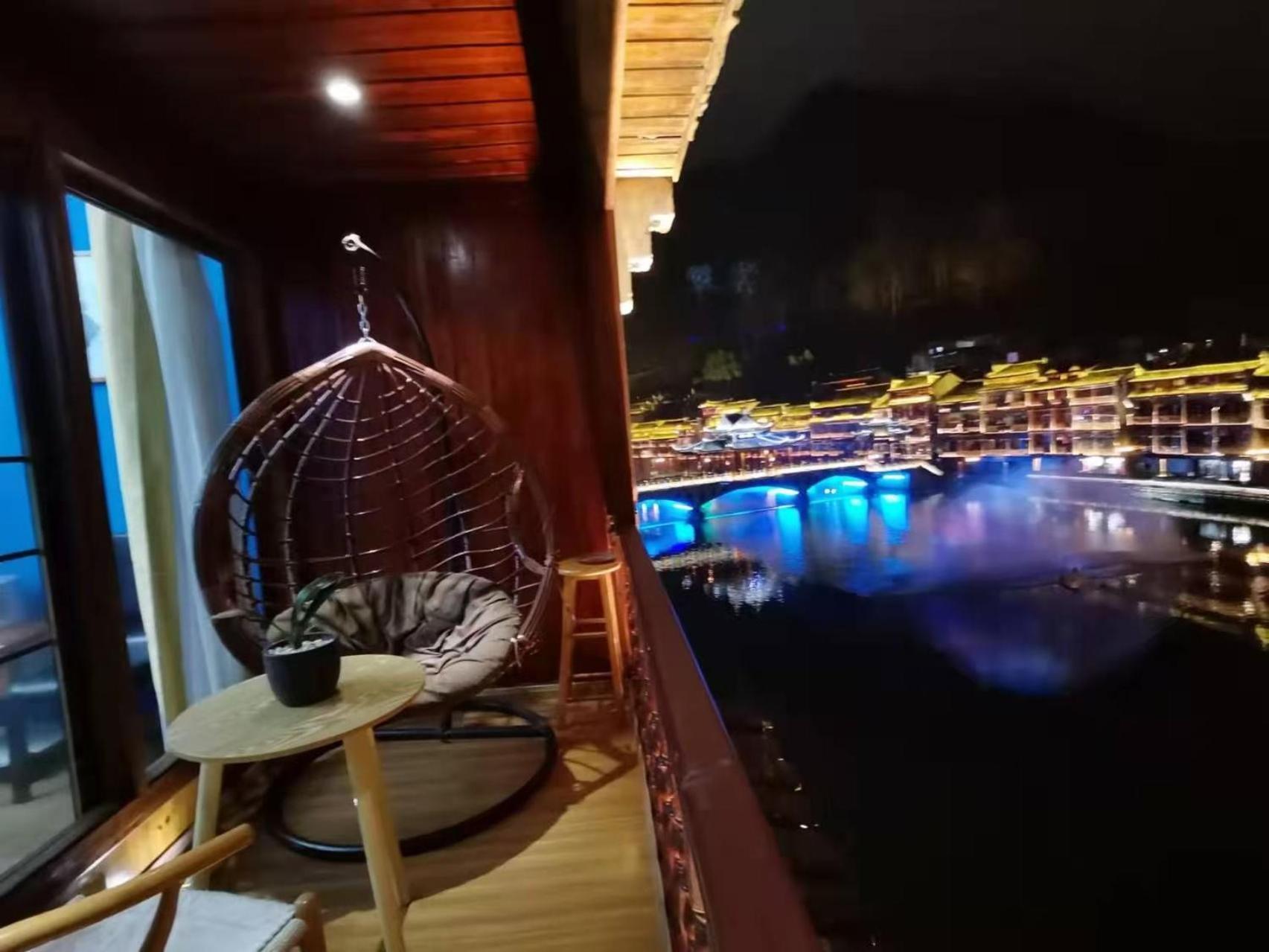 Fenghuang Ancient Town Lazy Cat Riverside Inn Ngoại thất bức ảnh