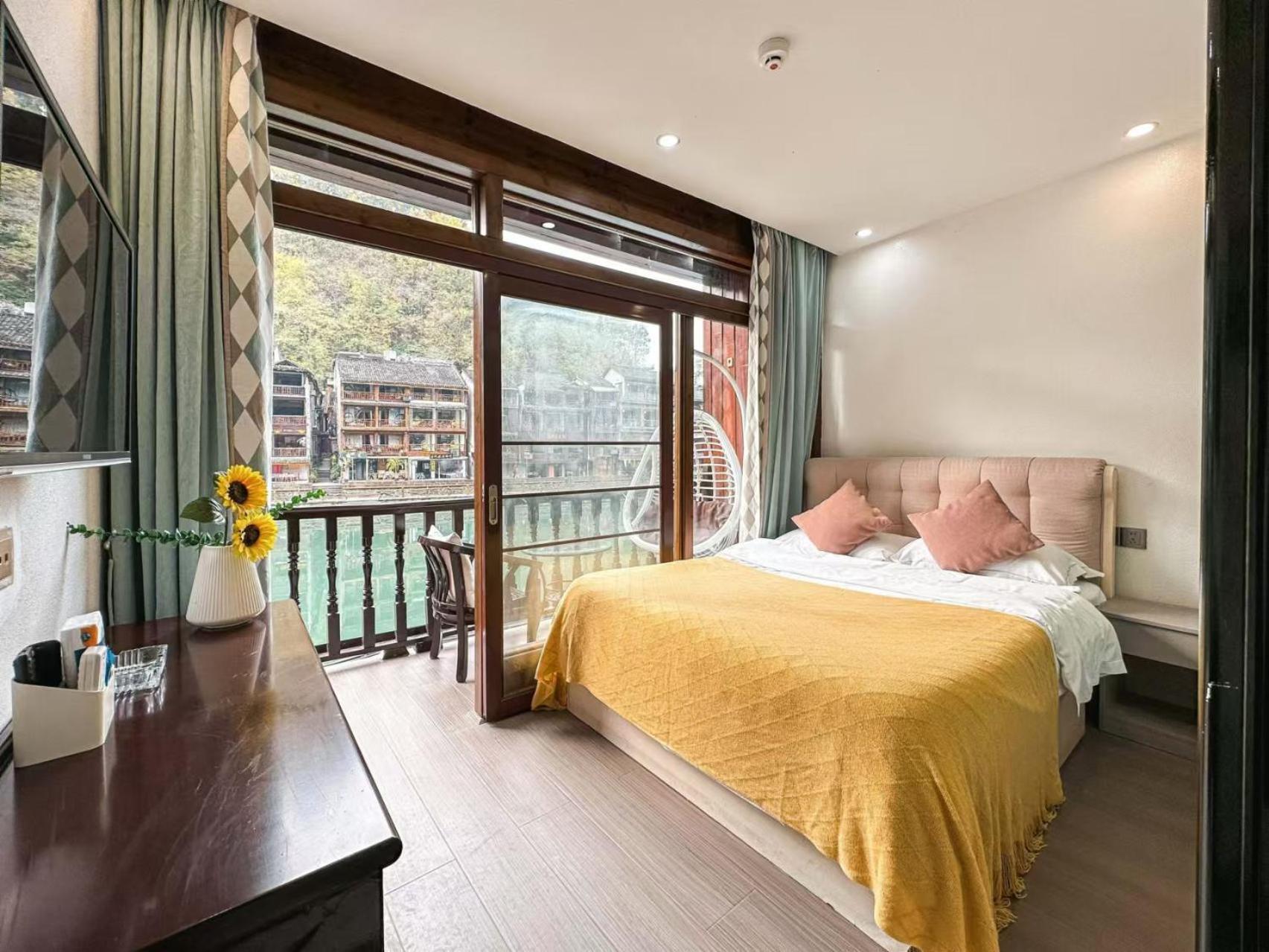 Fenghuang Ancient Town Lazy Cat Riverside Inn Ngoại thất bức ảnh