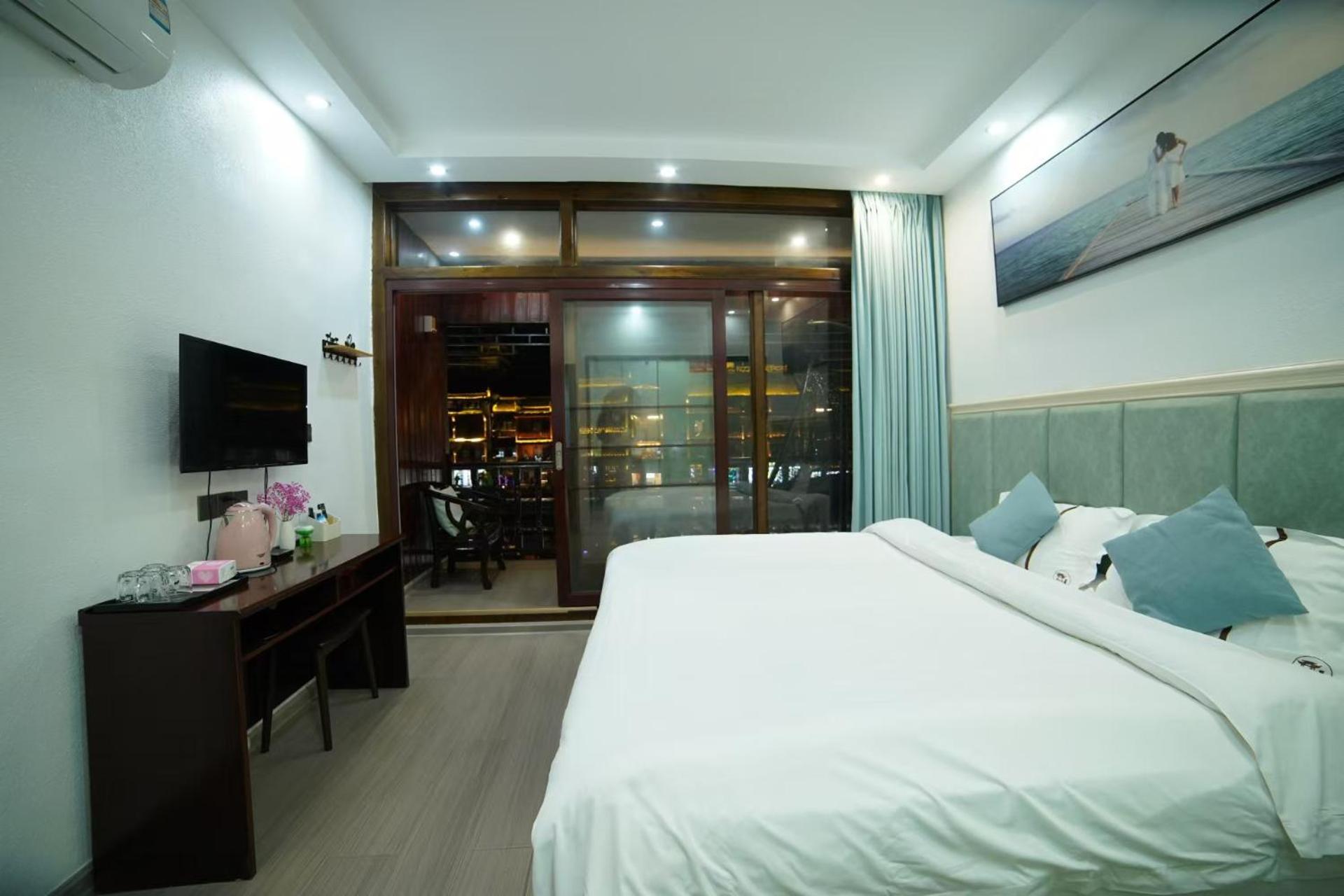 Fenghuang Ancient Town Lazy Cat Riverside Inn Ngoại thất bức ảnh