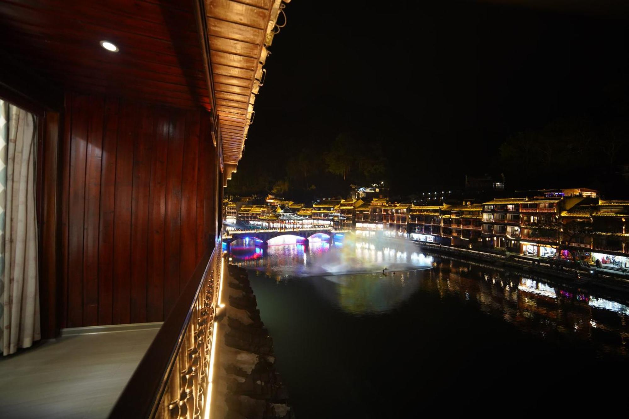Fenghuang Ancient Town Lazy Cat Riverside Inn Ngoại thất bức ảnh